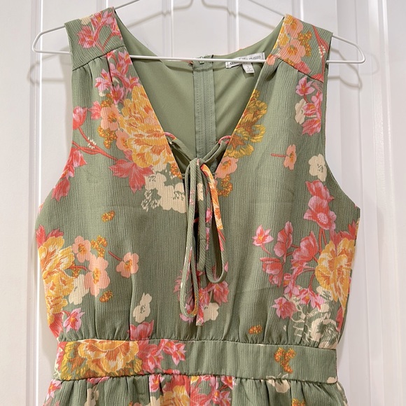 Charlotte Russe sage green floral romper - Picture 2 of 4